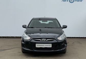 Подержанный автомобиль Hyundai Solaris Hatchback 2013 года (2 фото)