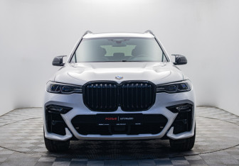 Подержанный автомобиль BMW X7 2020 года (6 фото)