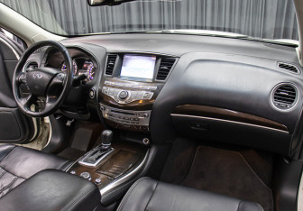 Подержанный автомобиль Infiniti QX60 2014 года (12 фото)