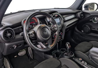Подержанный автомобиль MINI Hatch 2019 года (15 фото)