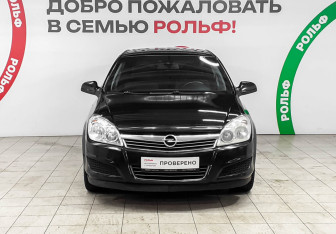 Подержанный автомобиль Opel Astra Hatchback 2010 года (2 фото)