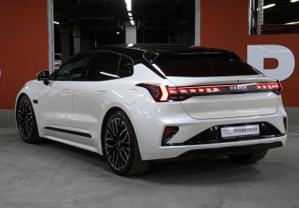 Подержанный автомобиль Zeekr 001 2024 года (7 фото)