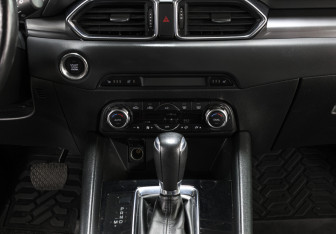Подержанный автомобиль Mazda CX-5 2017 года (14 фото)