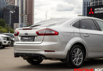 Подержанный автомобиль Ford Mondeo Sedan 2012 года (15 фото)