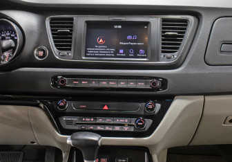 Подержанный автомобиль Kia Carnival 2019 года (16 фото)