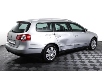Подержанный автомобиль Volkswagen Passat Wagon 2010 года (5 фото)