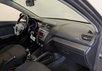 Подержанный автомобиль Kia Rio Sedan 2016 года (10 фото)