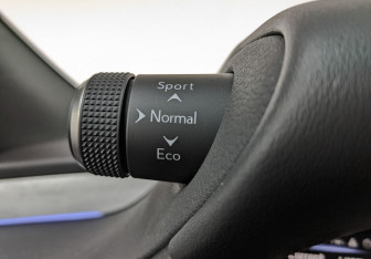 Подержанный автомобиль Lexus ES 2025 года (24 фото)