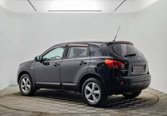 Подержанный автомобиль Nissan Qashqai 2008 года (7 фото)