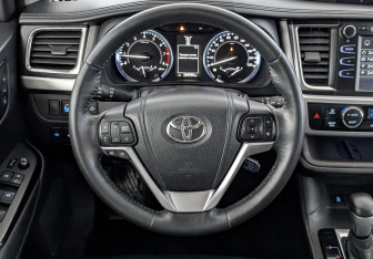 Подержанный автомобиль Toyota Highlander 2014 года (22 фото)