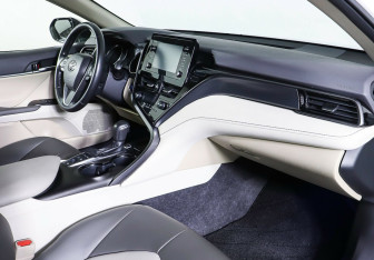 Подержанный автомобиль Toyota Camry Sedan 2022 года (9 фото)