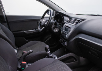 Подержанный автомобиль Kia Rio Sedan 2013 года (9 фото)