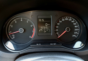 Подержанный автомобиль Volkswagen Polo Sedan 2016 года (22 фото)