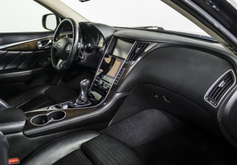 Подержанный автомобиль Infiniti Q50 2017 года (9 фото)