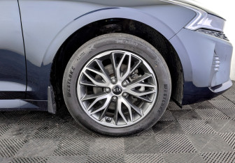 Подержанный автомобиль Kia K5 2021 года (18 фото)