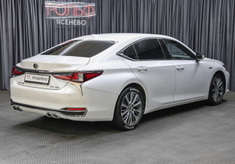 Подержанный автомобиль Lexus ES 2019 года (5 фото)