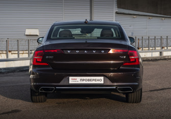 Подержанный автомобиль Volvo S90 2019 года (6 фото)