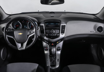 Подержанный автомобиль Chevrolet Cruze Sedan 2012 года (13 фото)