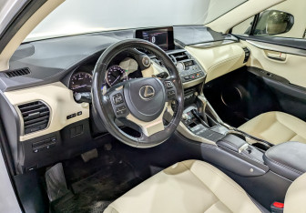 Подержанный автомобиль Lexus NX 2021 года (15 фото)