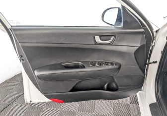 Подержанный автомобиль Kia Optima Sedan 2017 года (19 фото)