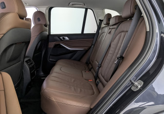 Подержанный автомобиль BMW X5 2020 года (18 фото)