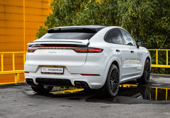 Подержанный автомобиль Porsche Cayenne 2020 года (4 фото)