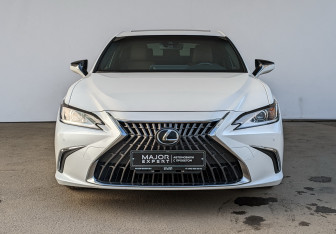 Подержанный автомобиль Lexus ES 2023 года (28 фото)