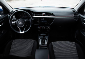 Подержанный автомобиль Kia Rio Hatchback 2019 года (17 фото)
