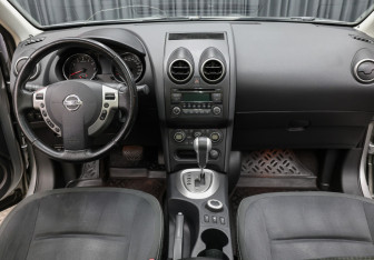 Подержанный автомобиль Nissan Qashqai+2 2010 года (15 фото)