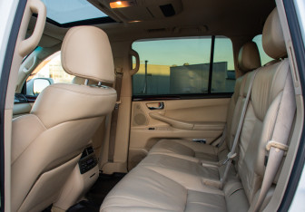 Подержанный автомобиль Lexus LX 2011 года (12 фото)