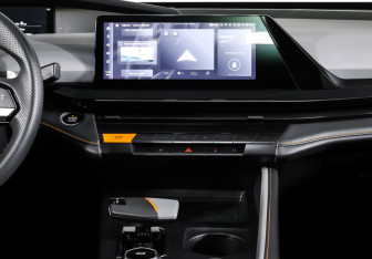 Подержанный автомобиль Changan UNI-V 2023 года (14 фото)