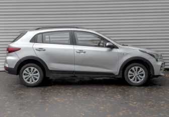 Подержанный автомобиль Kia Rio Hatchback 2021 года (4 фото)