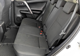 Подержанный автомобиль Toyota RAV4 2019 года (12 фото)