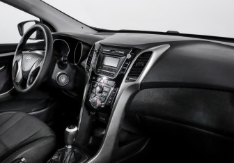 Подержанный автомобиль Hyundai i30 Hatchback 2012 года (9 фото)