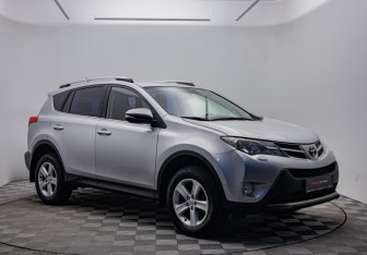 Подержанный автомобиль Toyota RAV4 2013 года (3 фото)