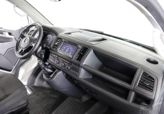 Подержанный автомобиль Volkswagen Caravelle 2018 года (19 фото)