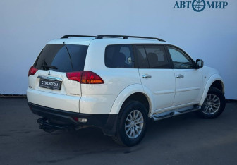 Подержанный автомобиль Mitsubishi Pajero Sport 2012 года (8 фото)