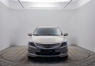 Подержанный автомобиль Hyundai Solaris Sedan 2015 года (2 фото)
