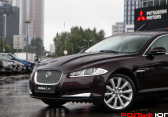 Подержанный автомобиль Jaguar XF Sedan 2013 года (18 фото)