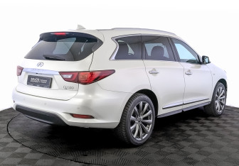 Подержанный автомобиль Infiniti QX60 2018 года (5 фото)
