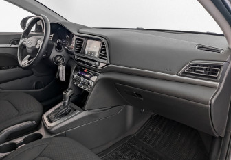 Подержанный автомобиль Hyundai Elantra Sedan 2020 года (10 фото)