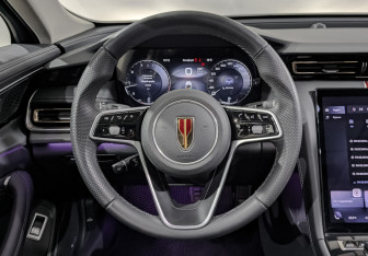 Подержанный автомобиль Hongqi H5 2024 года (21 фото)