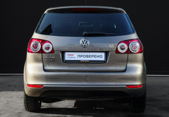 Подержанный автомобиль Volkswagen Golf Plus 2010 года (5 фото)