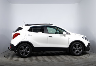 Подержанный автомобиль Opel Mokka 2014 года (4 фото)