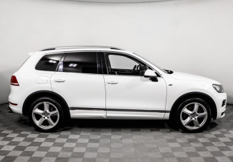 Подержанный автомобиль Volkswagen Touareg 2012 года (4 фото)
