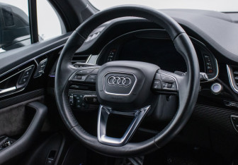 Подержанный автомобиль Audi Q7 2018 года (15 фото)