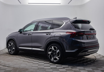 Подержанный автомобиль Hyundai Santa Fe 2022 года (3 фото)