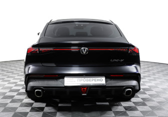 Подержанный автомобиль Changan UNI-V 2023 года (6 фото)
