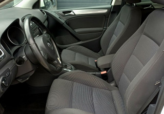Подержанный автомобиль Volkswagen Golf Hatchback 2011 года (19 фото)
