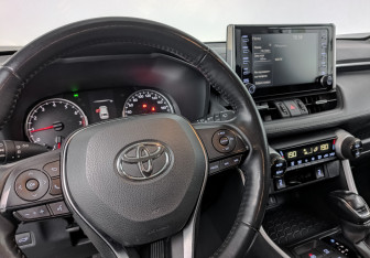 Подержанный автомобиль Toyota RAV4 2021 года (26 фото)
